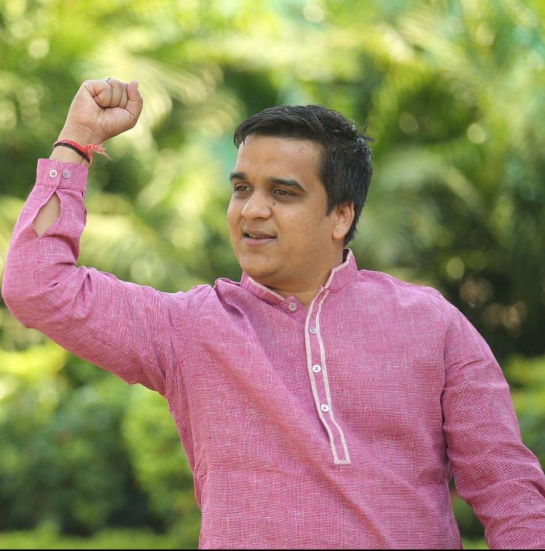 તા.૧૬-૧૦-૨૦૨૫ ના રોજ શ્રી હર્ષભાઈ સંઘવી સાહેબને ગુજરાત સરકારના નાયબ મુખ્યમંત્રી તરીકેના શપથ લેવા બદલ ખૂબ ખૂબ અભિનંદન અને શુભેચ્છાઓ.